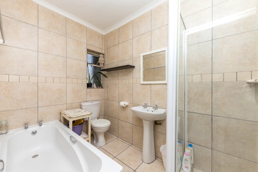 2 Bedroom Property for Sale in Vredehoek Western Cape